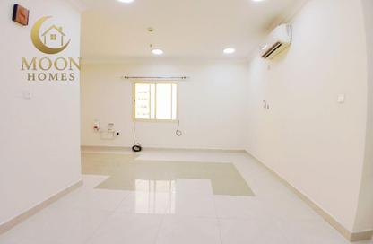 Apartment - 1 Bedroom - 1 Bathroom for rent in Umm Ghuwailina 4 - Umm Ghuwailina - Doha