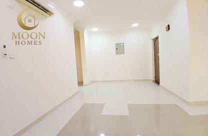 Apartment - 1 Bedroom - 1 Bathroom for rent in Umm Ghuwailina 4 - Umm Ghuwailina - Doha
