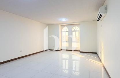 Villa - 3 - 4 for rent in Wholesale Market Street - Abu Hamour - Doha