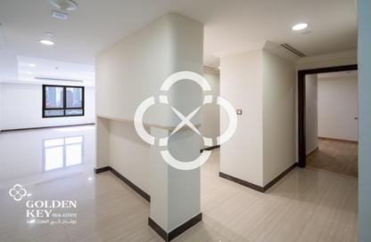 Apartment - 1 Bedroom - 2 Bathrooms for rent in West Porto Drive - Porto Arabia - The Pearl Island - Doha