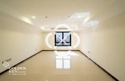 Apartment - 1 Bedroom - 2 Bathrooms for rent in West Porto Drive - Porto Arabia - The Pearl Island - Doha