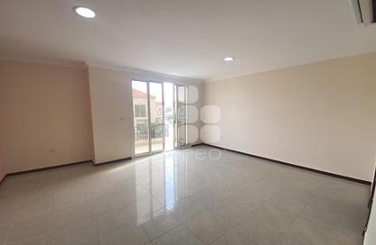 Villa - 4 Bedrooms - 4 Bathrooms for rent in Mamoura 18 - Al Maamoura - Doha