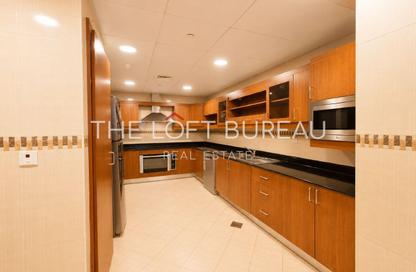 Apartment - 2 Bedrooms - 3 Bathrooms for rent in West Porto Drive - Porto Arabia - The Pearl Island - Doha
