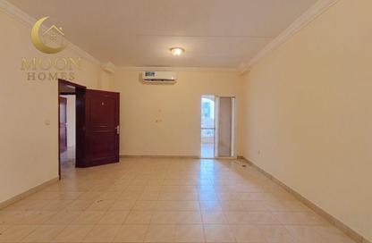 Apartment - 3 Bedrooms - 3 Bathrooms for rent in Umm Ghuwailina 4 - Umm Ghuwailina - Doha