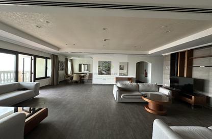 Apartment - 3 Bedrooms - 4 Bathrooms for rent in Regency Pearl 2 - The Pearl Island - Doha