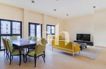 Apartment - 2 Bedrooms - 3 Bathrooms for rent in Carnaval - Qanat Quartier - The Pearl Island - Doha