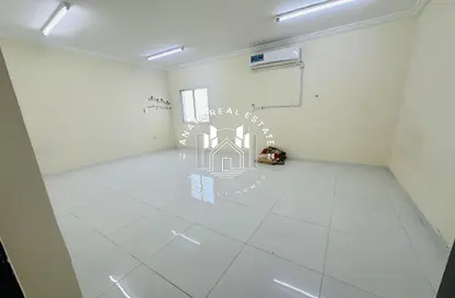 فيلا - 2 غرف نوم - 2 حمامات للايجار في بوابة عين خالد - عين خالد - الدوحة