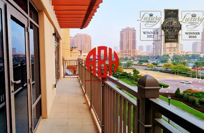 Townhouse - 2 Bedrooms - 4 Bathrooms for rent in Abraj Bay - Abraj Quartiers - The Pearl Island - Doha