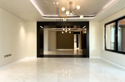 شقة - 3 غرف نوم - 5 حمامات للايجار في طريق بورتو الشرقي - بورتو أرابيا - جزيرة اللؤلؤة - الدوحة