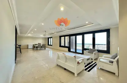 Apartment - 3 Bedrooms - 5 Bathrooms for rent in West Porto Drive - Porto Arabia - The Pearl Island - Doha