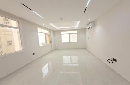 Apartment - 2 Bedrooms - 2 Bathrooms for rent in Al Mansoura - Al Mansoura - Doha