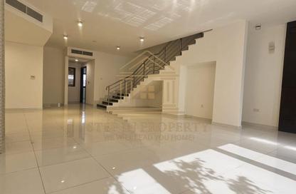 Compound - 4 Bedrooms - 6 Bathrooms for rent in Bin Omran 28 - Fereej Bin Omran - Doha