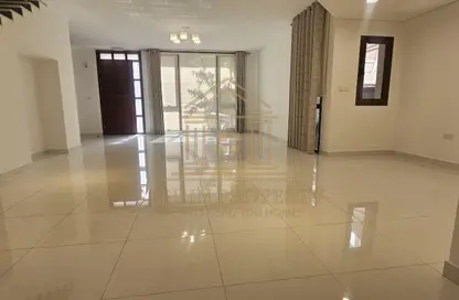 Compound - 4 Bedrooms - 6 Bathrooms for rent in Bin Omran 28 - Fereej Bin Omran - Doha