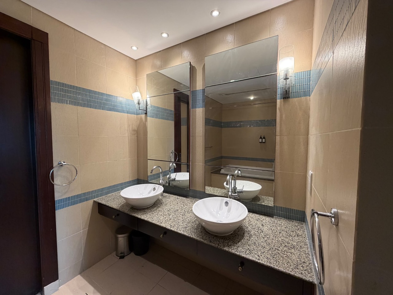 Rent a 130 sqm 1 Bedroom townhouse in Porto Arabia thumbnail 9