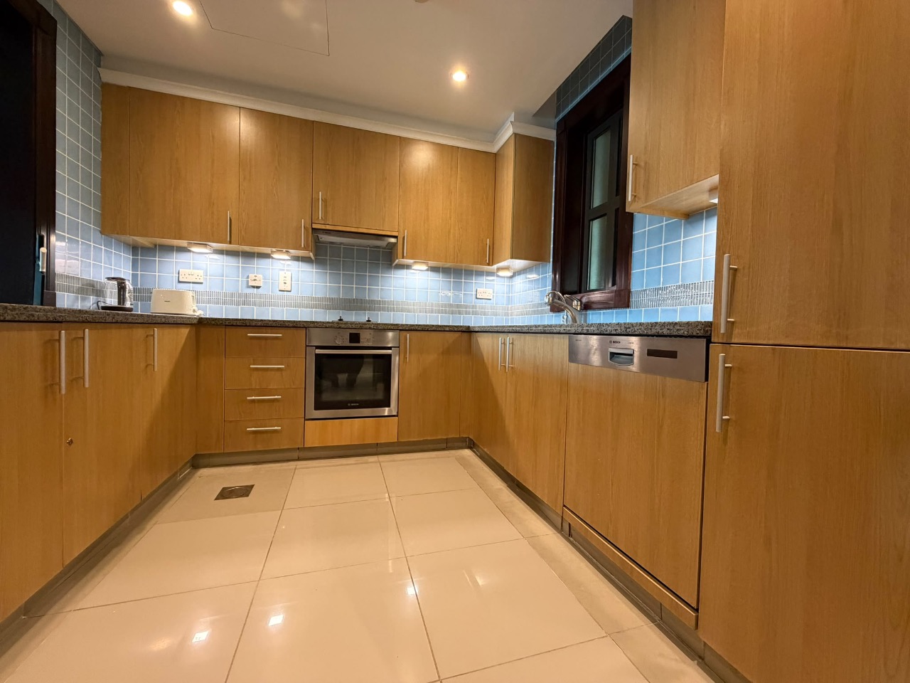 Rent a 130 sqm 1 Bedroom townhouse in Porto Arabia thumbnail 5