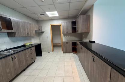 Apartment - 2 Bedrooms - 4 Bathrooms for sale in Zig Zag Tower A - Zig Zag Towers - West Bay - Doha
