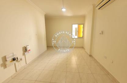 Apartment - 2 Bedrooms - 2 Bathrooms for rent in Al Mansoura - Al Mansoura - Doha
