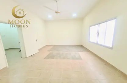 Apartment - 2 Bedrooms - 2 Bathrooms for rent in Umm Ghwailina Comm - Umm Ghuwalina - Umm Ghuwailina - Doha