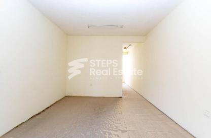 Labor Camp - Studio - 7+ Bathrooms for rent in Industrial Area 4 - Industrial Area - Industrial Area - Doha