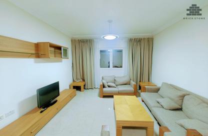 شقة - 2 غرف نوم - 3 حمامات للايجار في شارع النجمة - طريق المطار القديم - الدوحة