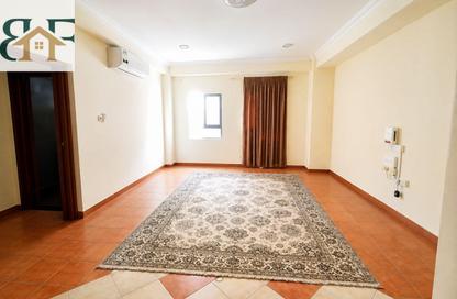 Apartment - 3 Bedrooms - 3 Bathrooms for rent in Umm Ghwailina Comm - Umm Ghuwalina - Umm Ghuwailina - Doha