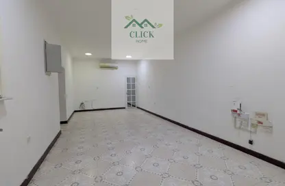 Apartment - 2 Bedrooms - 2 Bathrooms for rent in Al Nasr Street - Al Nasr - Doha