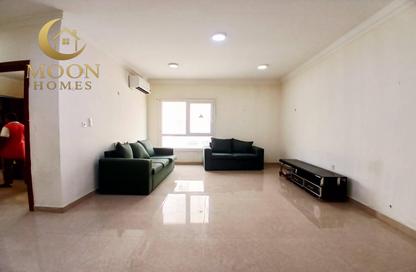 Apartment - 1 Bedroom - 2 Bathrooms for rent in Umm Ghuwailina 4 - Umm Ghuwailina - Doha