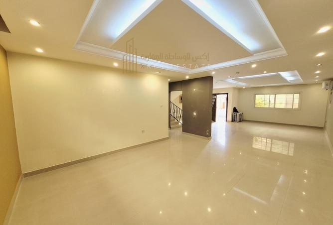 52044000 - Property Image 3