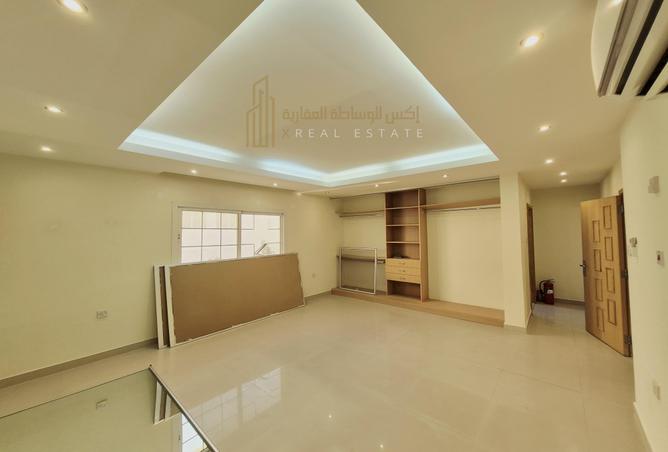 52044000 - Property Image 2