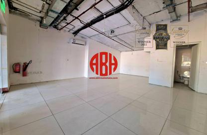 Shop - Studio - 1 Bathroom for rent in West Bay Tower - West Bay - West Bay - Doha