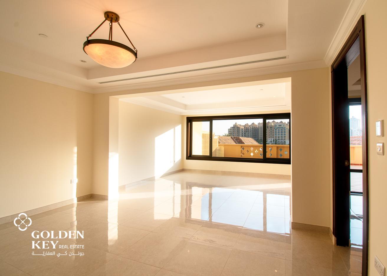 NO COMMISSION | 1BR+Office Townhouse | Big Terrace