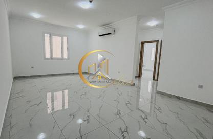 Apartment - 2 Bedrooms - 2 Bathrooms for rent in Bin Omran 35 - Fereej Bin Omran - Doha