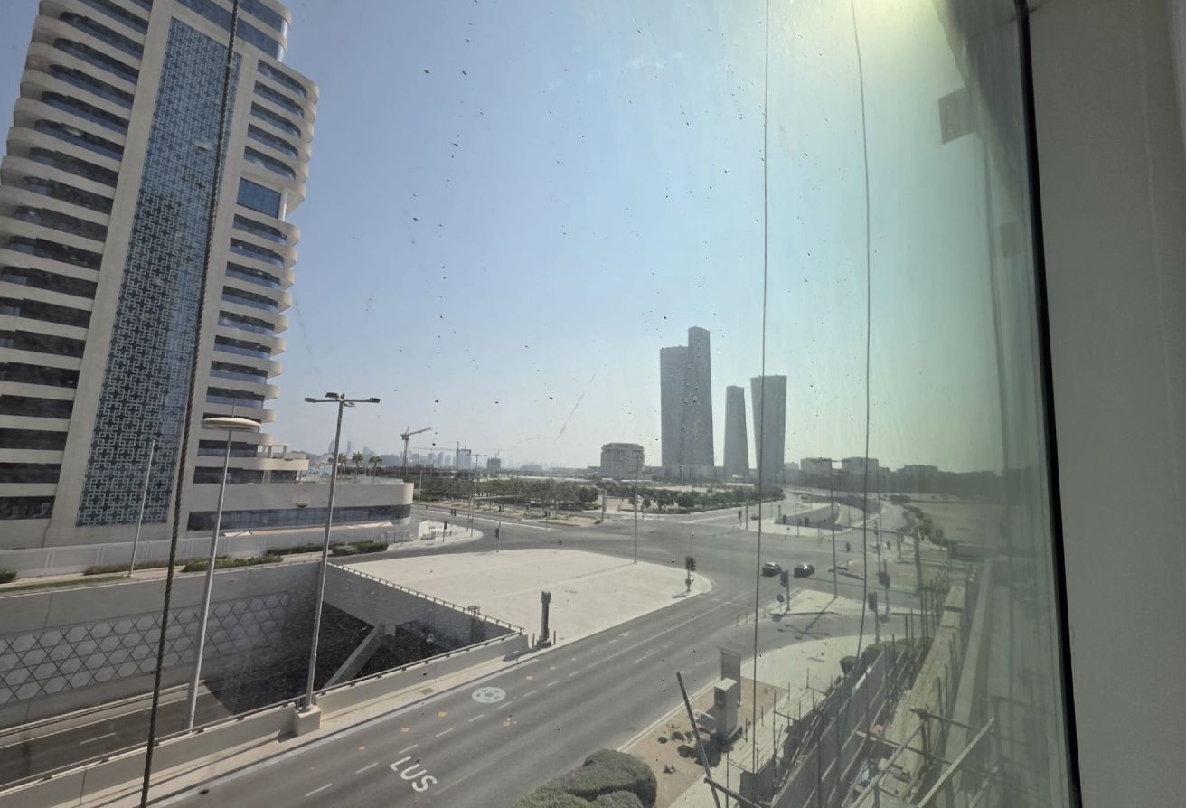 Stunning 2BR Unit Overlooking the City Skyline Now thumbnail 12