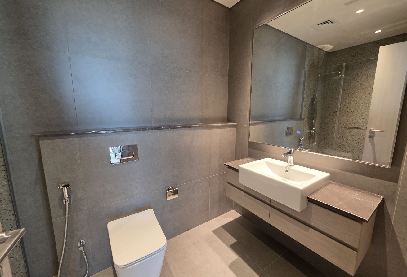 Stunning 2BR Unit Overlooking the City Skyline Now thumbnail 8