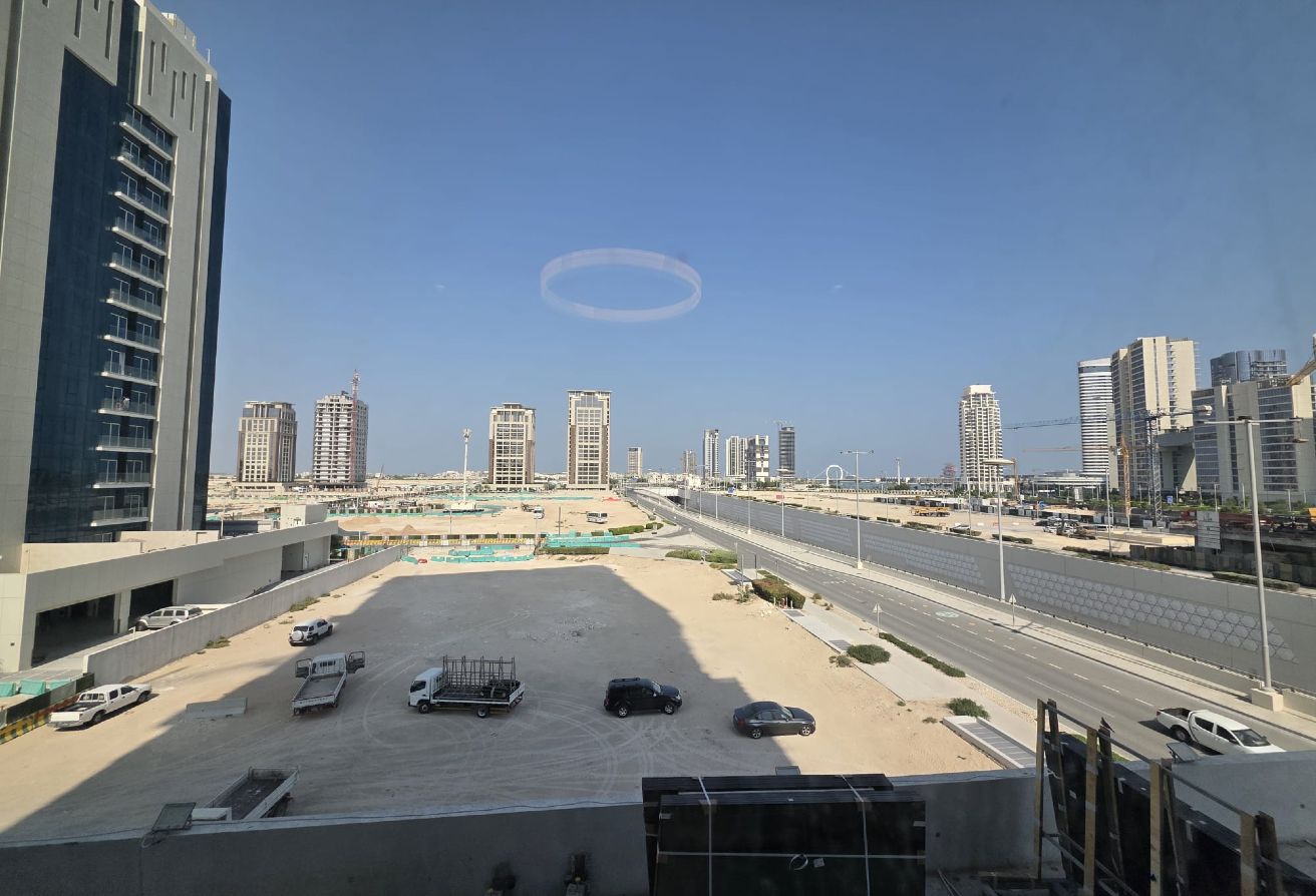 Stunning 2BR Unit Overlooking the City Skyline Now thumbnail 16