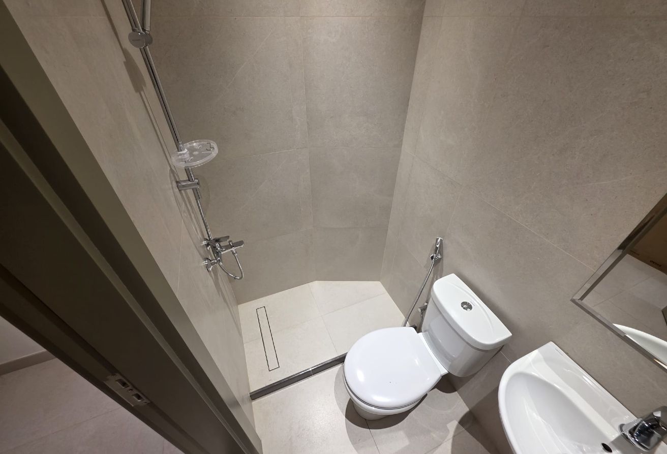 Stunning 2BR Unit Overlooking the City Skyline Now thumbnail 19