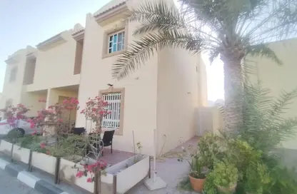 فيلا - 3 غرف نوم - 4 حمامات للايجار في سوق الغرافة - الغرافة - الدوحة