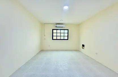 Apartment - 2 Bedrooms - 2 Bathrooms for rent in Umm Ghwailina Comm - Umm Ghuwalina - Umm Ghuwailina - Doha