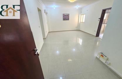 Apartment - 1 Bedroom - 2 Bathrooms for rent in Umm Ghuwailina 4 - Umm Ghuwailina - Doha