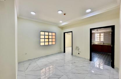 Apartment - 1 Bedroom - 1 Bathroom for rent in Umm Ghuwailina 4 - Umm Ghuwailina - Doha