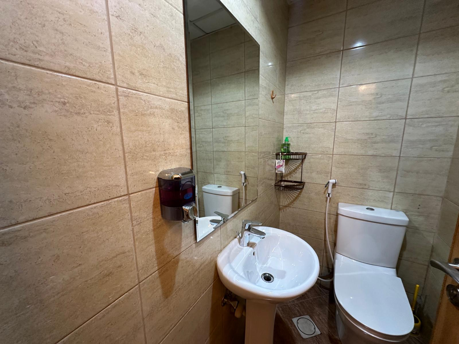 LUXURY 1BEDROOM FULLY FURNISHED APARTMENT thumbnail 3