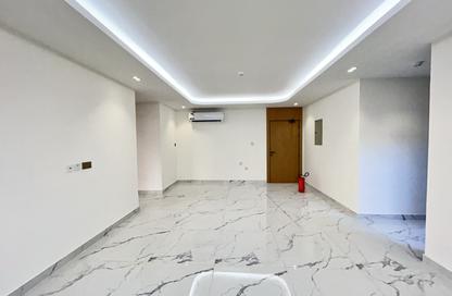 Apartment - 2 - 3 for rent in Asim Bin Omar Street - Al Mansoura - Doha