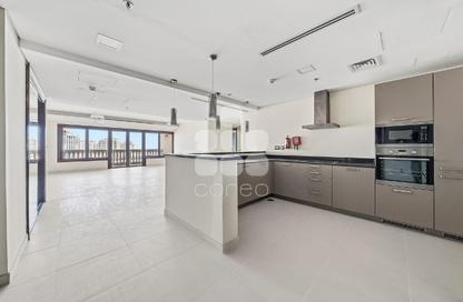 Apartment - 3 Bedrooms - 3 Bathrooms for rent in Tower 23 - Porto Arabia - The Pearl Island - Doha