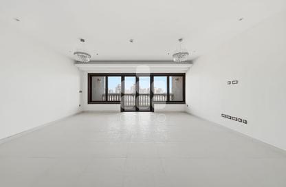 Apartment - 3 Bedrooms - 3 Bathrooms for rent in Tower 23 - Porto Arabia - The Pearl Island - Doha