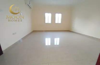 Apartment - 2 Bedrooms - 2 Bathrooms for rent in Al Mansoura - Al Mansoura - Doha
