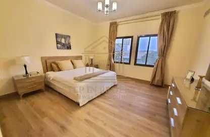 Villa - 4 Bedrooms - 4 Bathrooms for rent in Umm Al Seneem Street - Ain Khaled - Doha