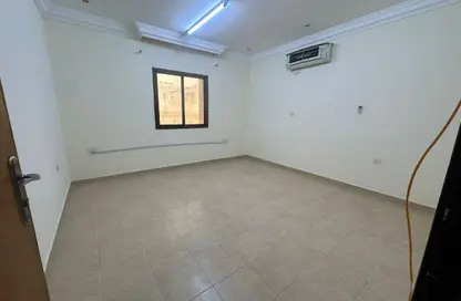 Apartment - Studio - 1 Bathroom for rent in Wholesale Market Street - Abu Hamour - Doha