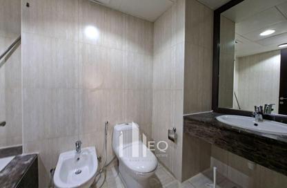 Apartment - 2 Bedrooms - 2 Bathrooms for rent in West Porto Drive - Porto Arabia - The Pearl Island - Doha