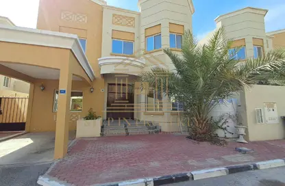 Villa - 4 Bedrooms - 5 Bathrooms for rent in Souk Al gharaffa - Al Gharrafa - Doha