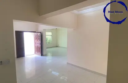 مجمع سكني - 4 غرف نوم - 4 حمامات للايجار في سوق الغرافة - الغرافة - الدوحة